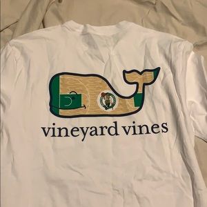 Vineyard Vines tshirt